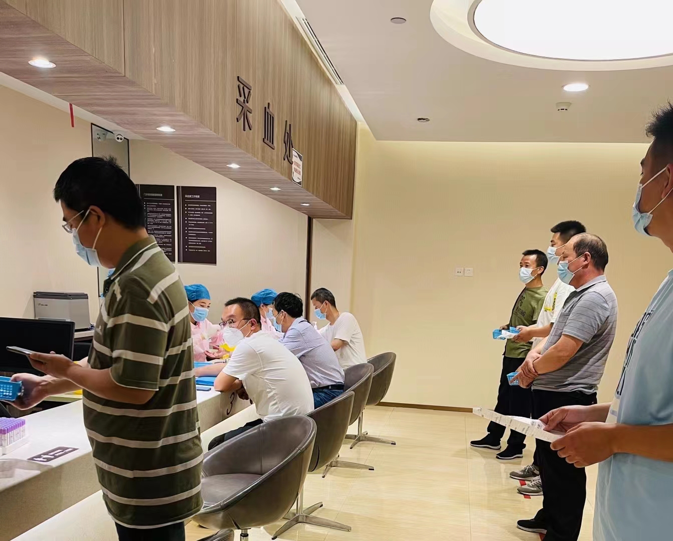 我們向往的美好生活是通往幸福的路上不讓任何一個人掉隊(duì)