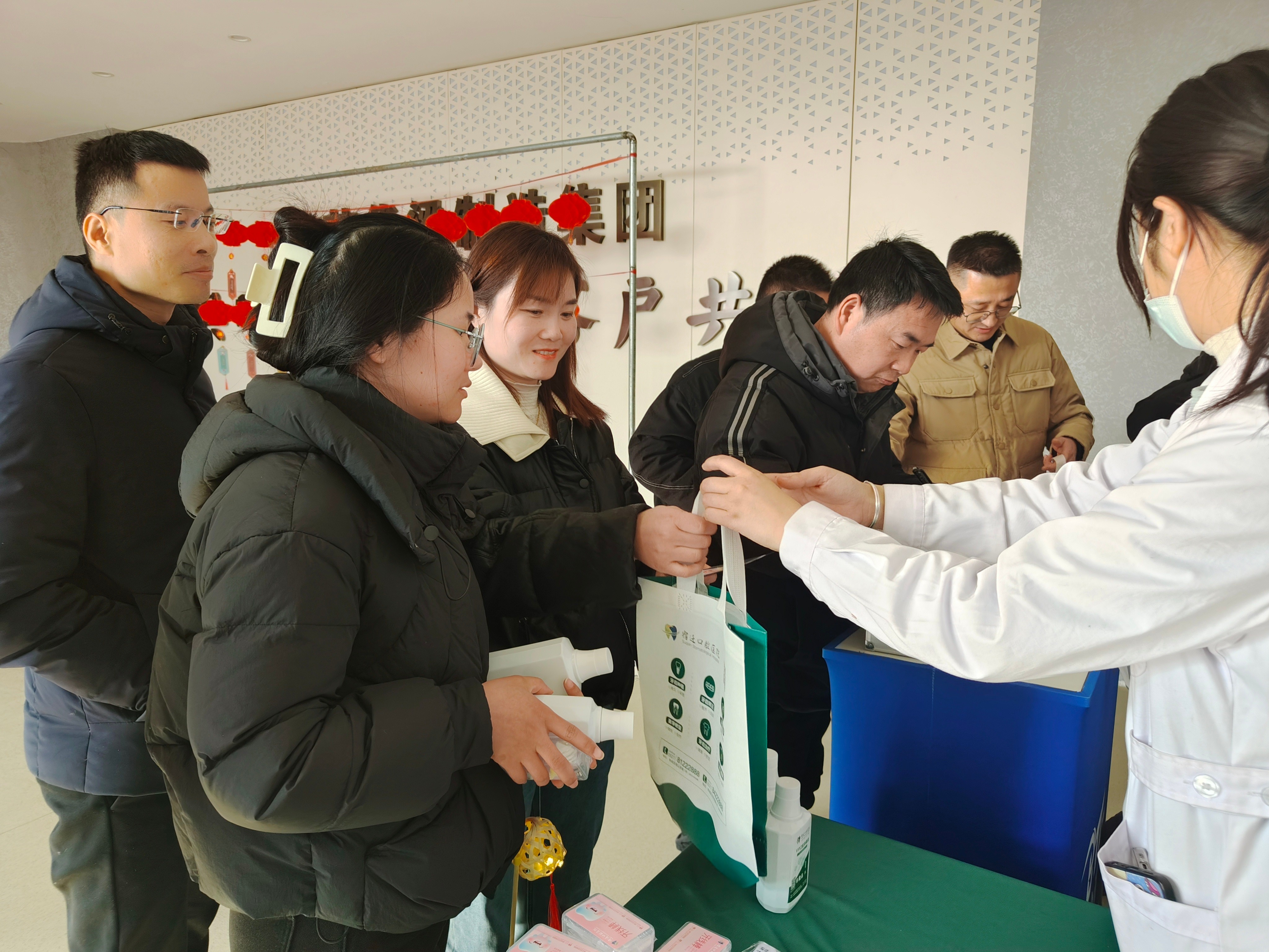 江蘇華梁制造集團(tuán)開展“暖"新"聚合力 歡喜鬧元宵”主題活動(圖3) 江蘇華梁制造集團(tuán)開展“暖"新"聚合力 歡喜鬧元宵”主題活動(圖3)